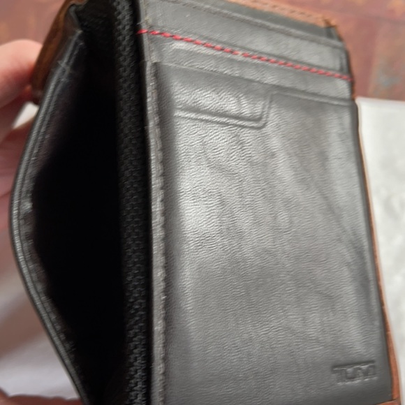 Tumi Bifold Card Case with ID Window - Picture 3 of 10
